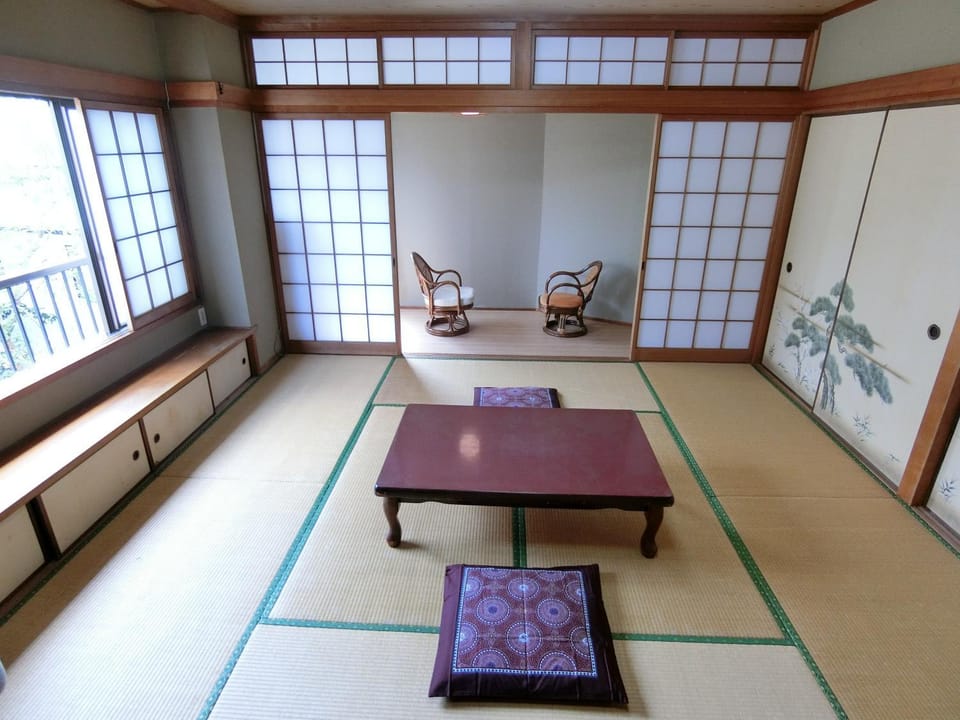 Photo of the whole room, Decorative detail