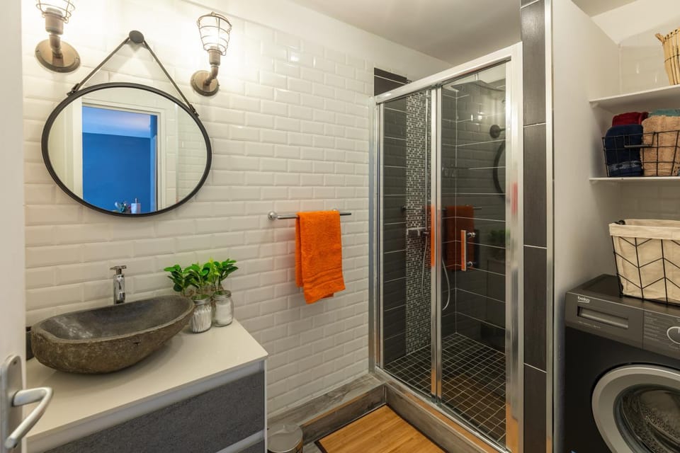 Shower, Toilet, On site