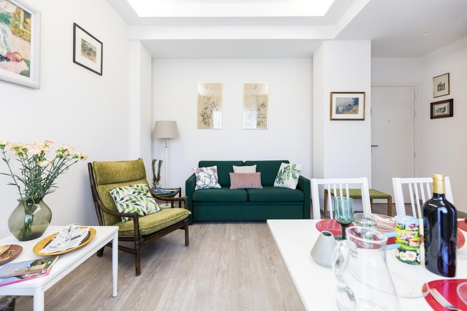 Living room, Photo of the whole room, Seating area, Dining area