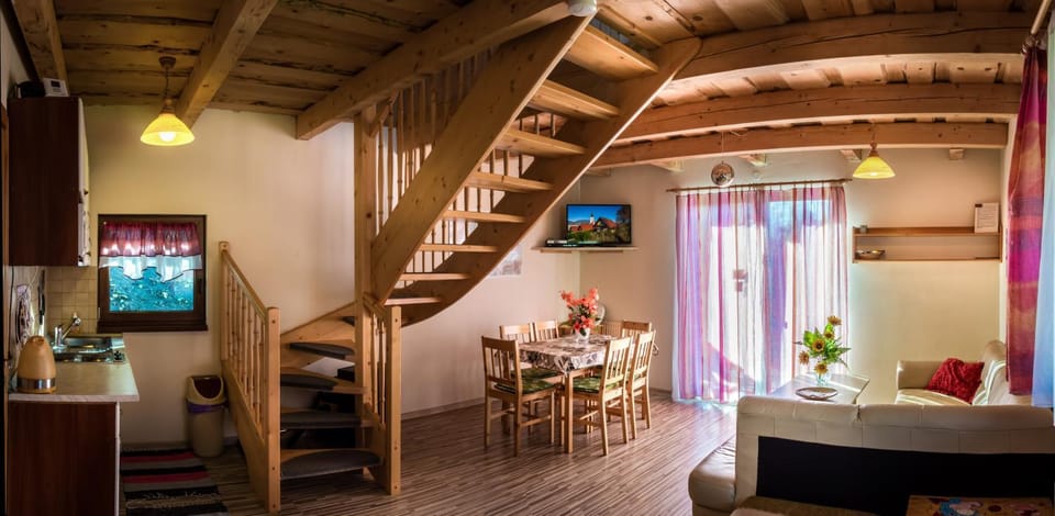 Seating area, Dining area