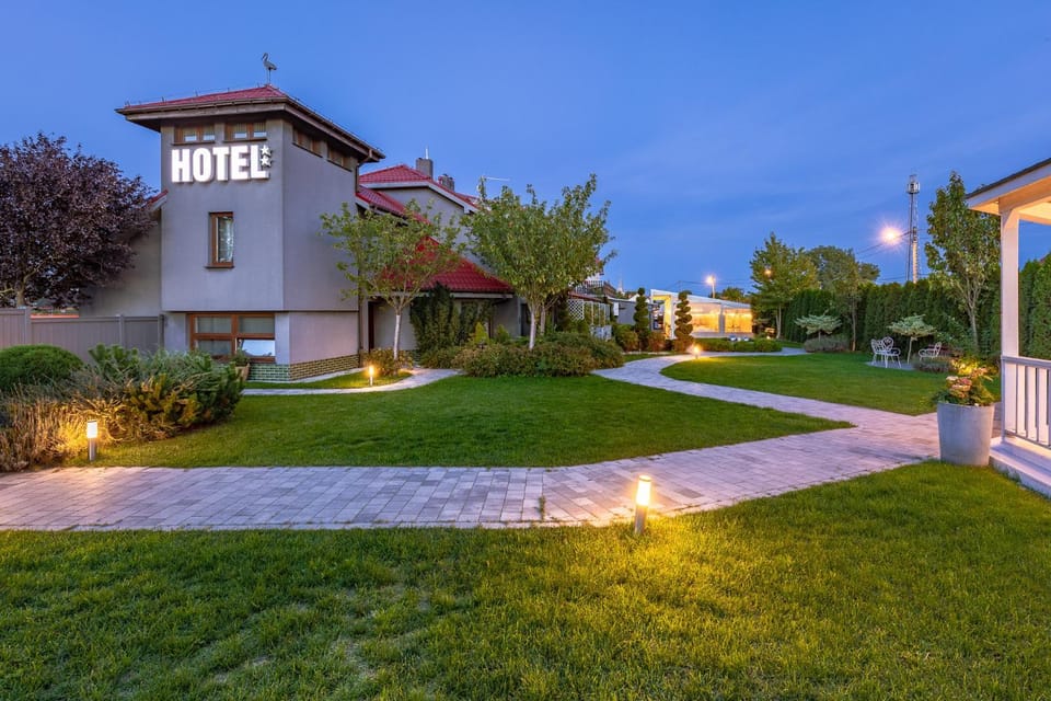 Property building, Garden, Garden view