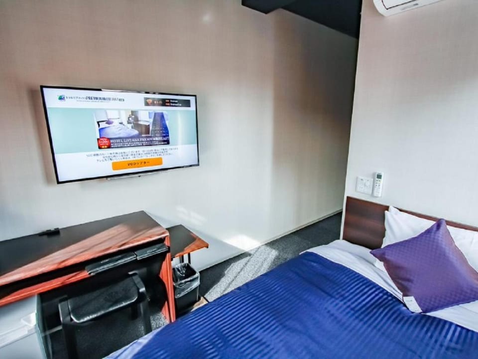 Bed, Photo of the whole room, hair dresser