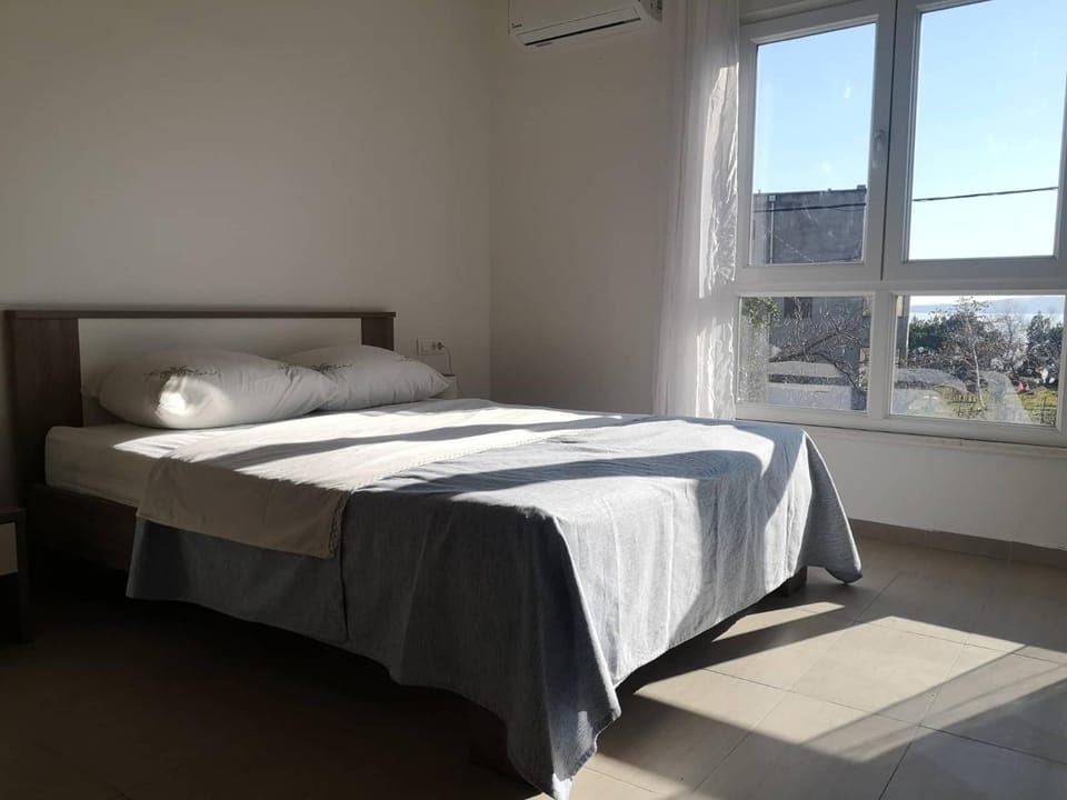 Bed, Bedroom, Garden view, Sea view