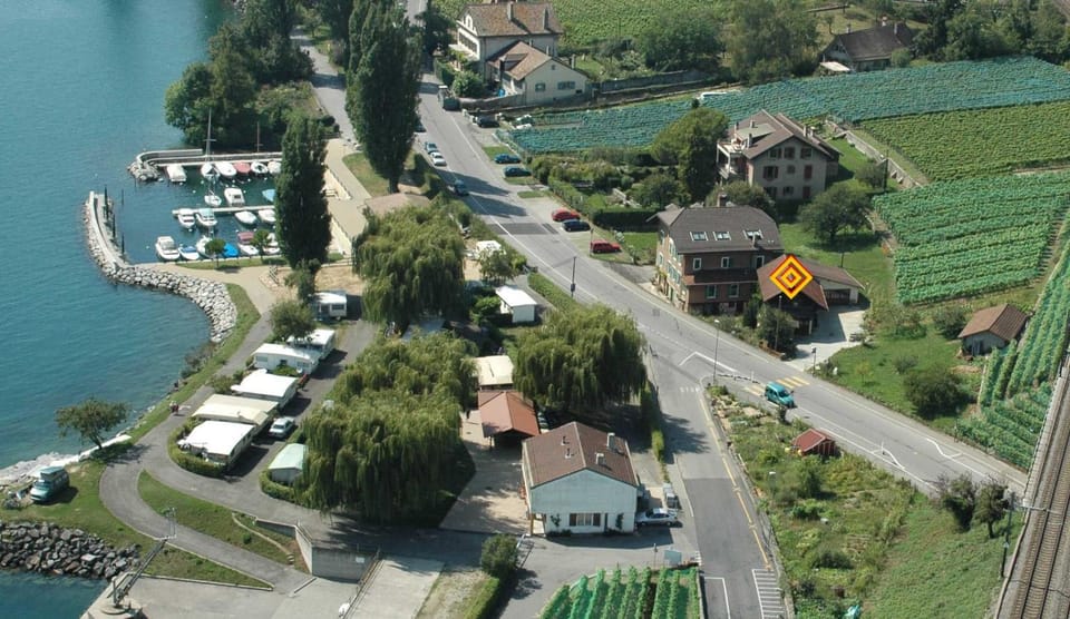 Cave de Moratel Bed and Breakfast in Canton of Vaud