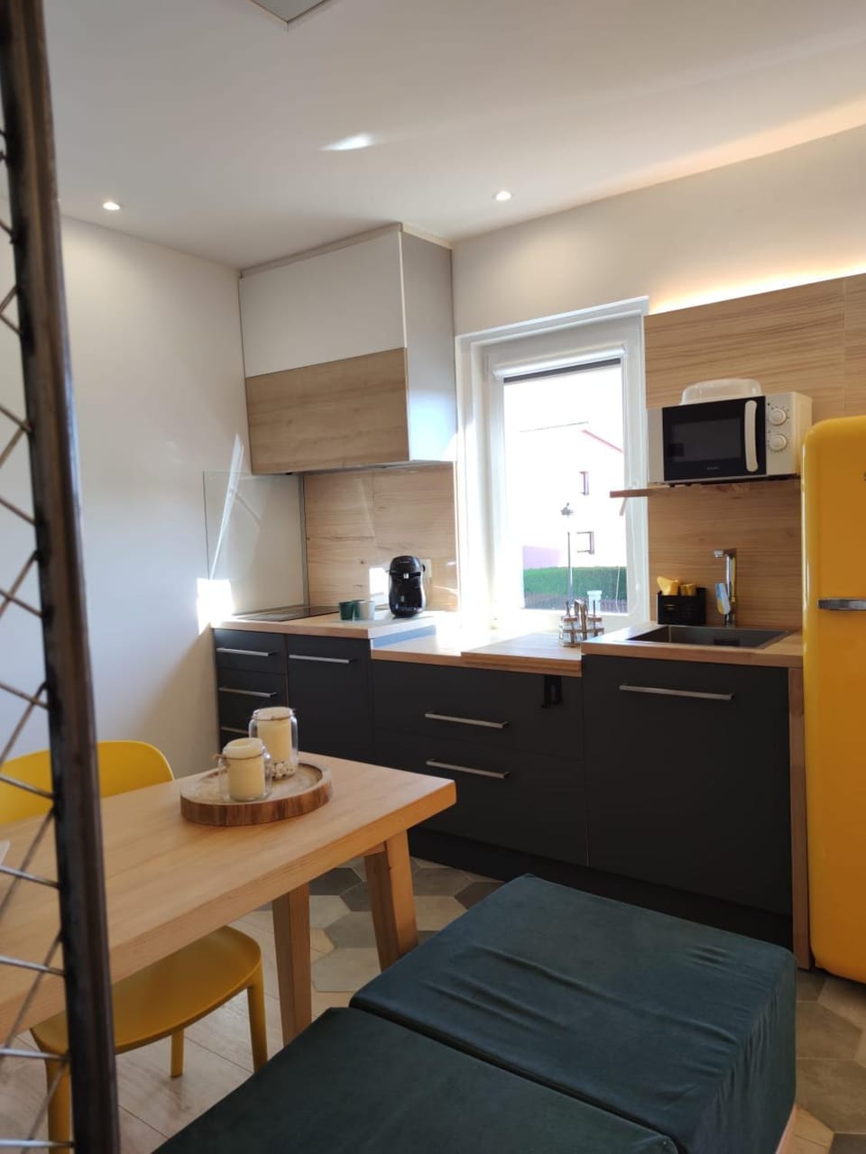 Kitchen or kitchenette, Dining area