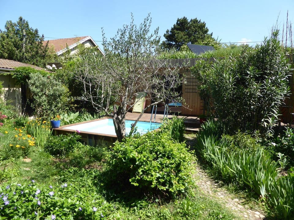 Property building, Spring, Garden, Garden view, Swimming pool