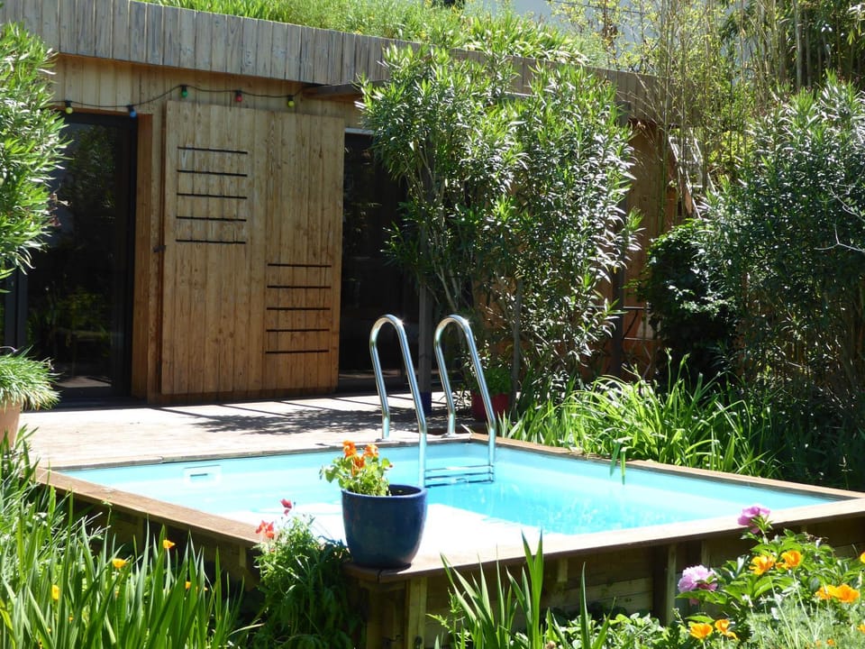 Property building, Spring, Garden, Garden view, Pool view, Swimming pool