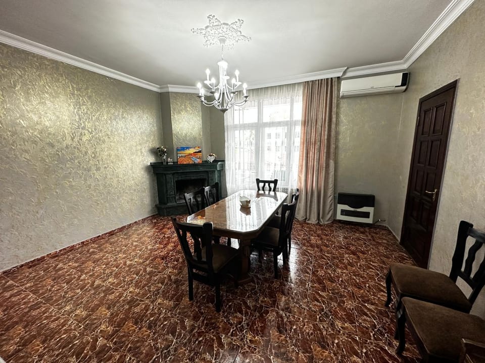 Seating area, Dining area, air conditioner