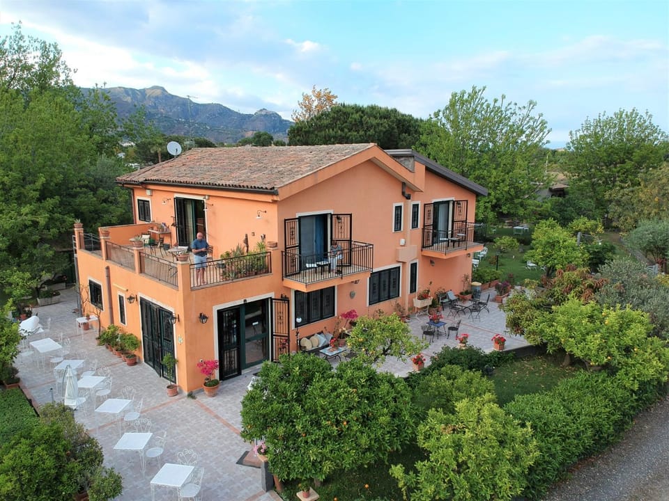 Property building, Neighbourhood, Balcony/Terrace