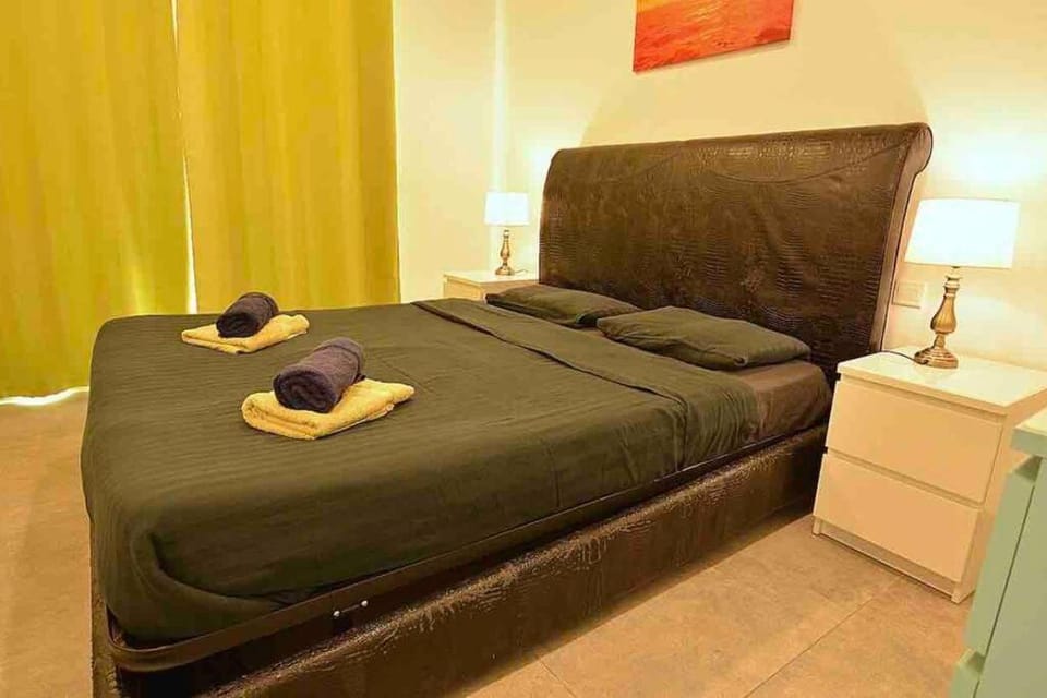 2 Bedroom Nicely Furnished Seaside Apartment in Gzira - Dima 2 Apartment in Sliema