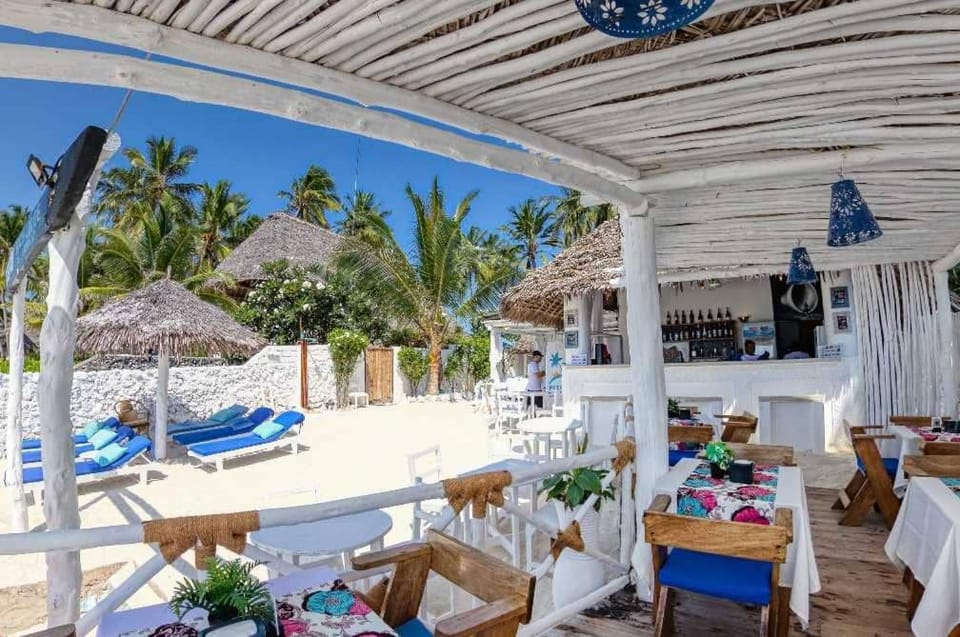 Restaurant/places to eat, Beach