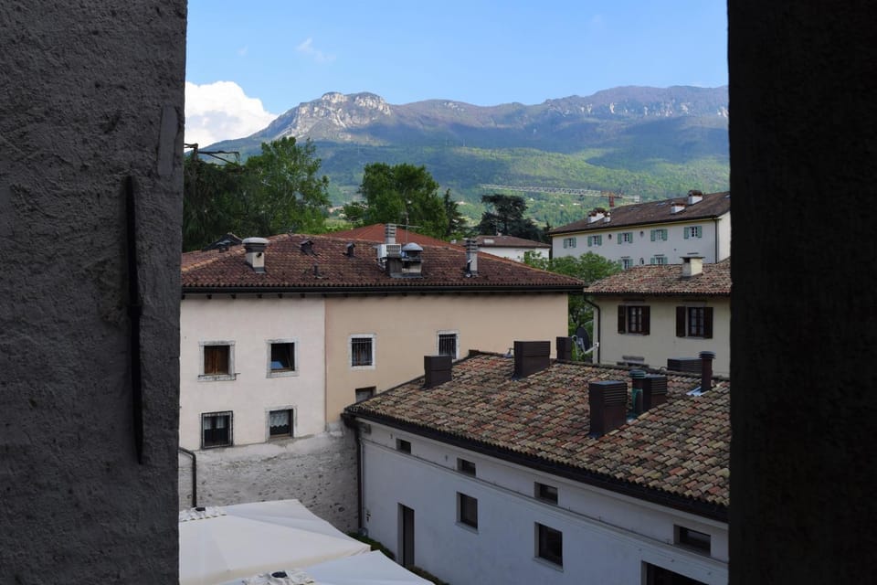 Neighbourhood, Photo of the whole room, City view, Mountain view