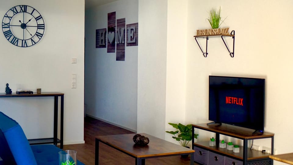 Day, TV and multimedia, Living room, Photo of the whole room