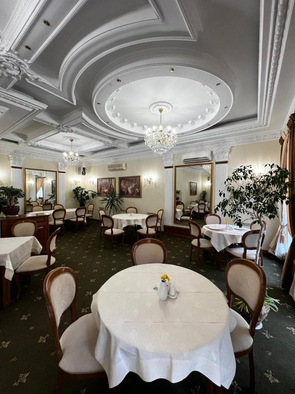 Restaurant/places to eat, Meeting/conference room