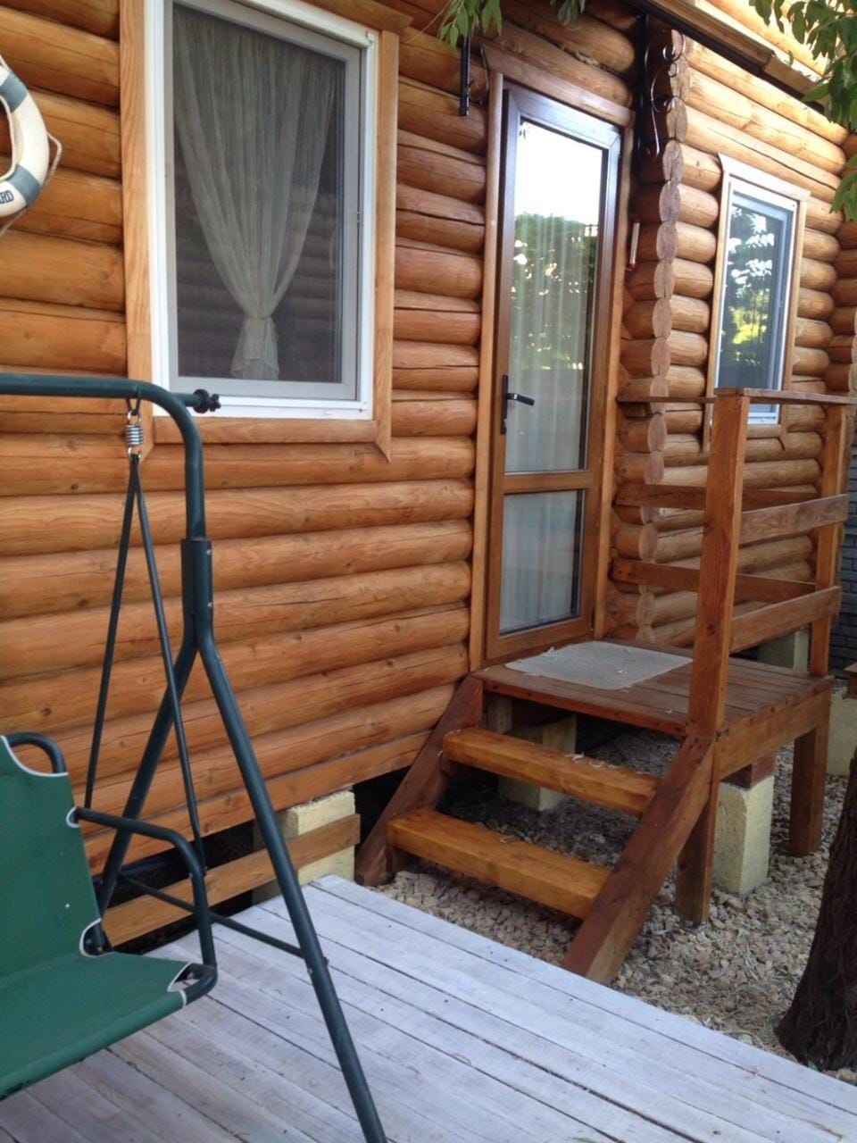 Дом из брёвен на берегу моря в Затоке (сруб, ЭКО-дом) Apartment in Odessa Oblast