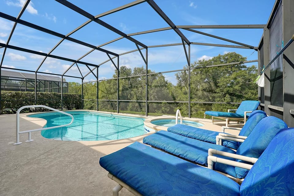 Pool view, Swimming pool, sunbed