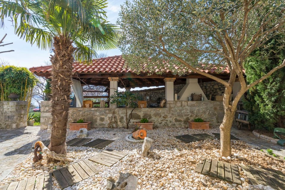 BBQ facilities, Seating area