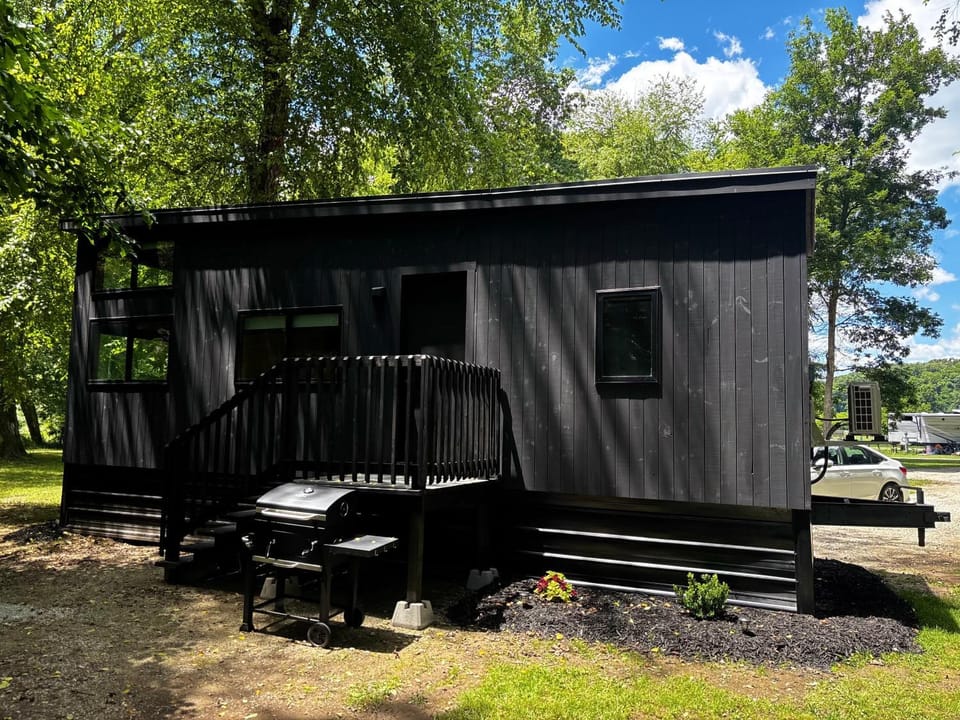 Property building, Facade/entrance, Natural landscape, BBQ facilities
