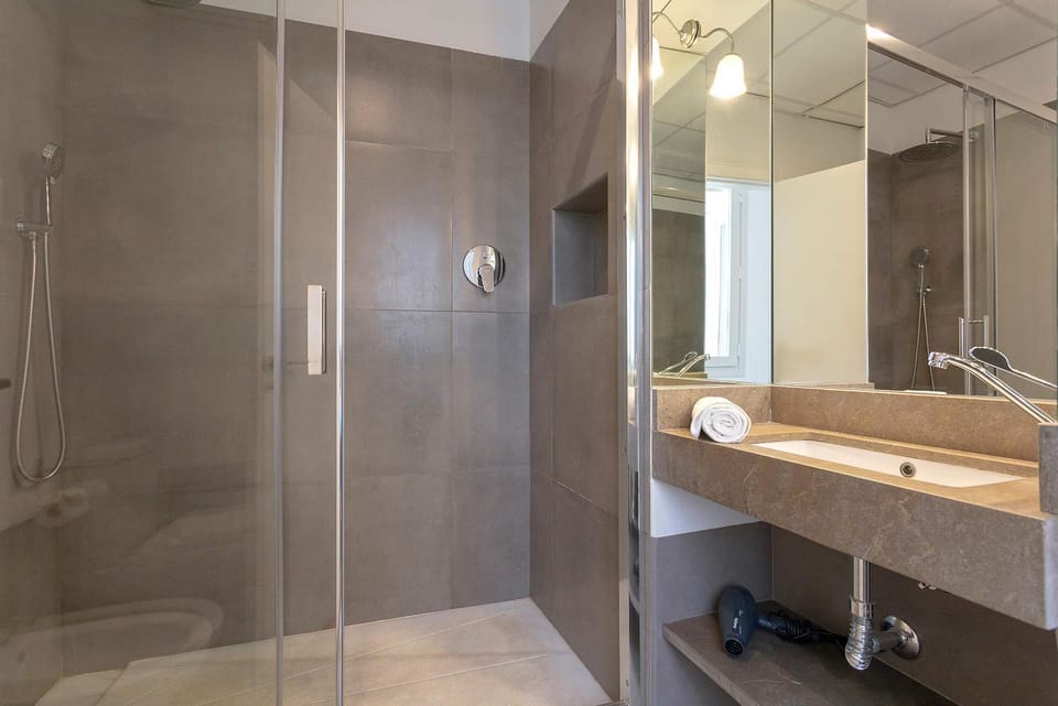 Shower, Bathroom, hair dryier, towels