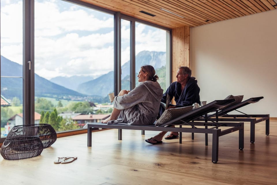 Seating area, Mountain view, group of guests