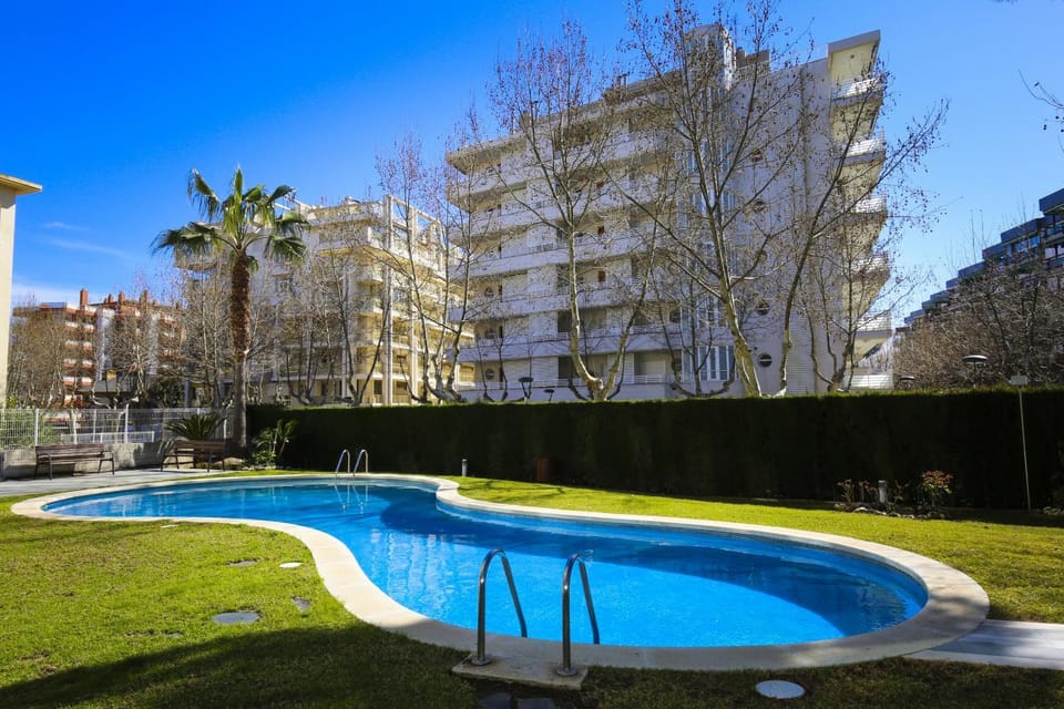 Swimming pool, Swimming pool
