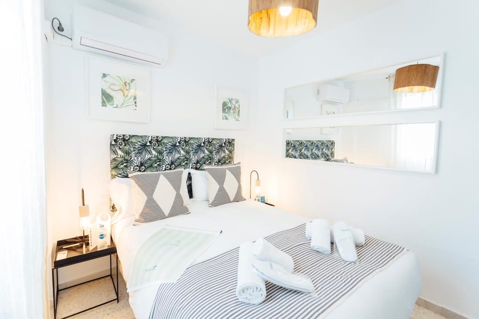 Bed, Photo of the whole room, Bedroom, towels, air conditioner