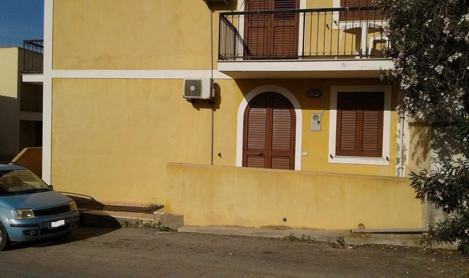 Nearby landmark, Restaurant/places to eat, Facade/entrance, Balcony/Terrace, Beach, Evening entertainment, Supermarket/grocery shop, Shopping Area