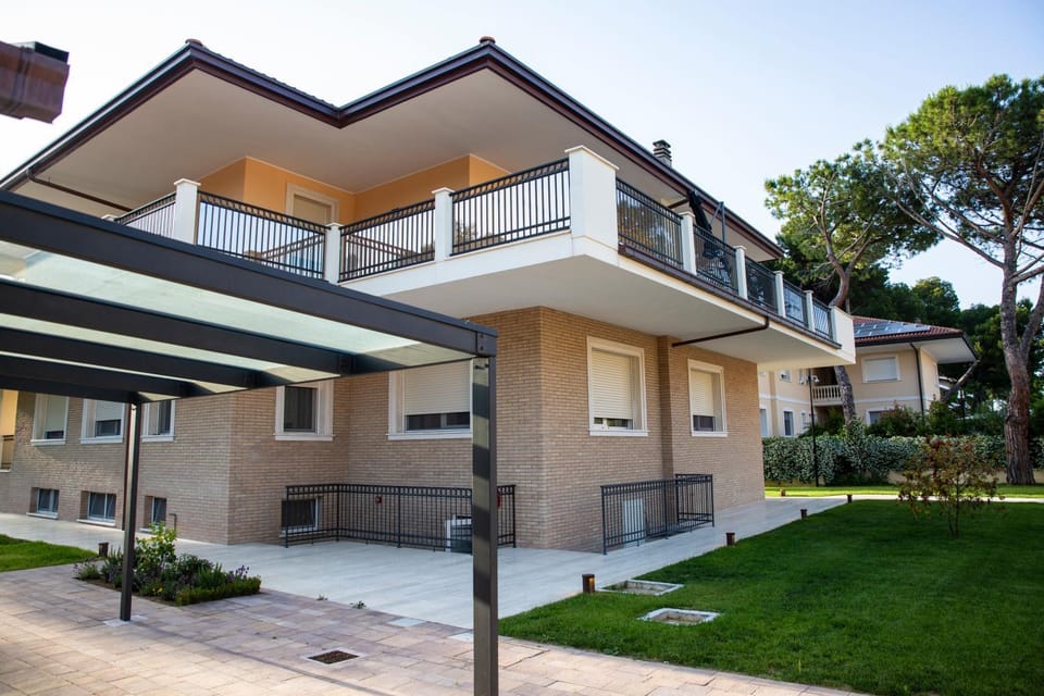 Property building, Spring, Garden, View (from property/room), Balcony/Terrace, Garden view