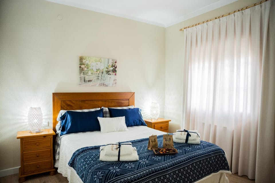 Bedroom, towels