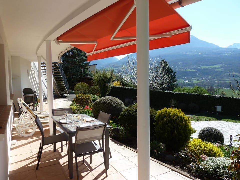 Balcony/Terrace, Mountain view