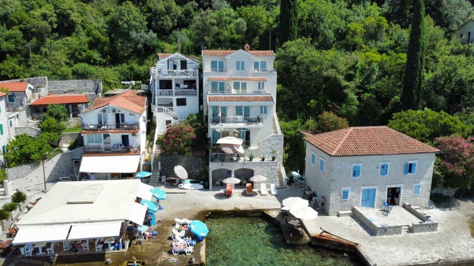 Villa del mare Bed and Breakfast in Kotor Municipality