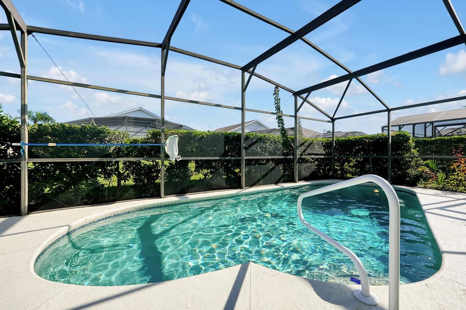 Day, Swimming pool