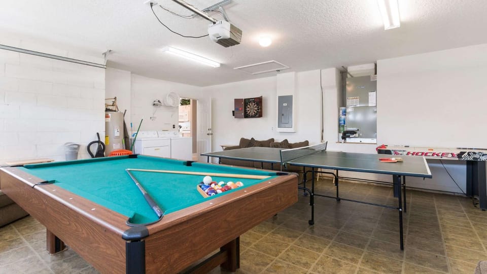 Billiard, Game Room