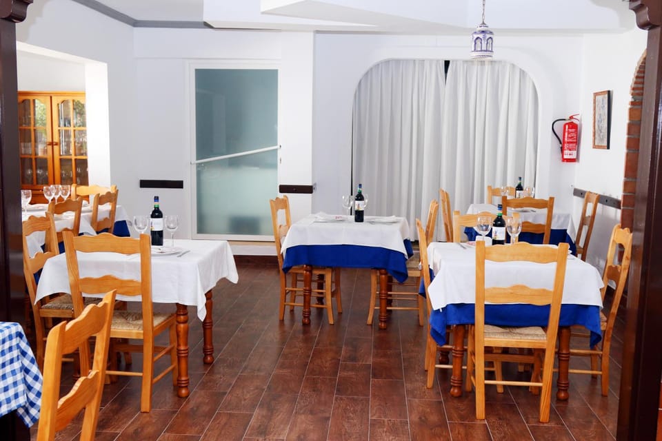 Restaurant/places to eat, Lounge or bar