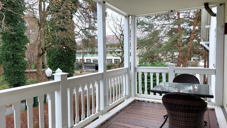 View (from property/room), Balcony/Terrace, Dining area