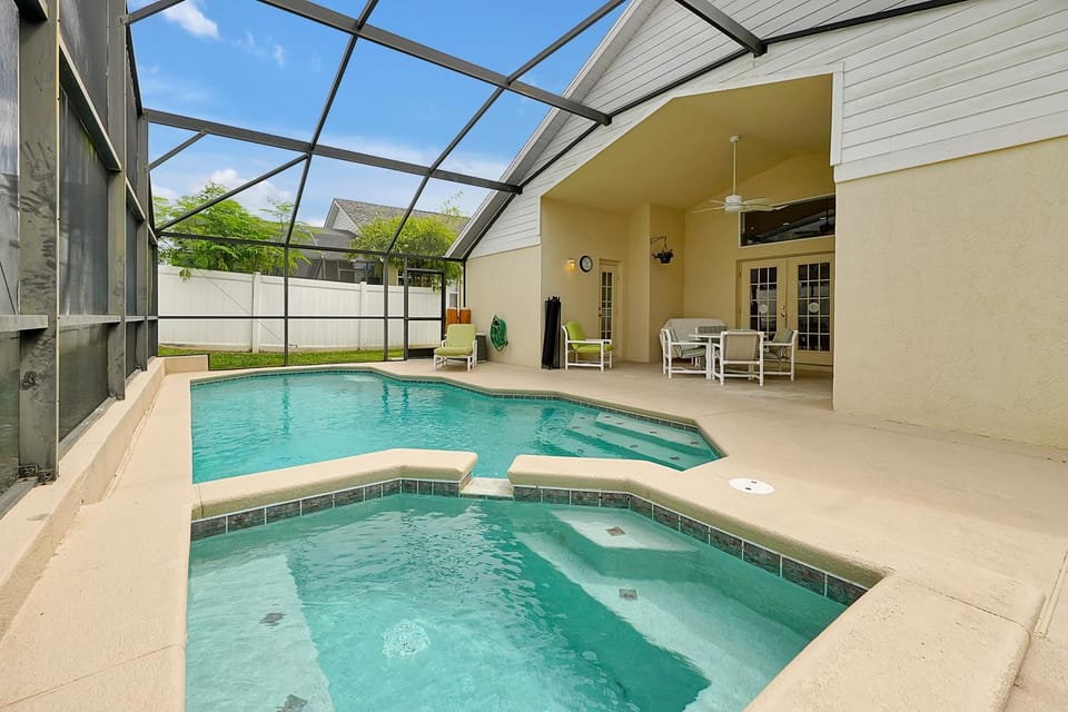 Patio, Day, Pool view, Swimming pool, Swimming pool, sunbed