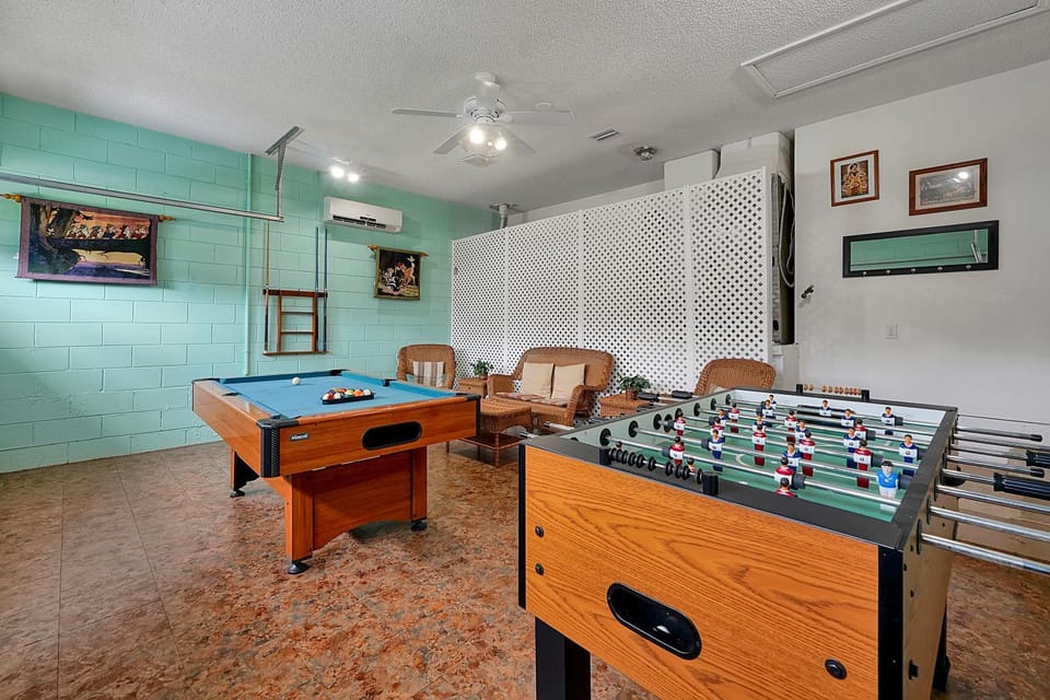 Billiard, Game Room