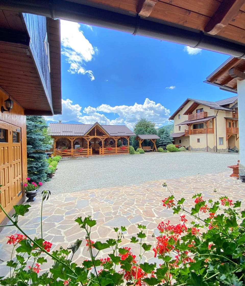 Property building, Mountain view, Inner courtyard view, Parking