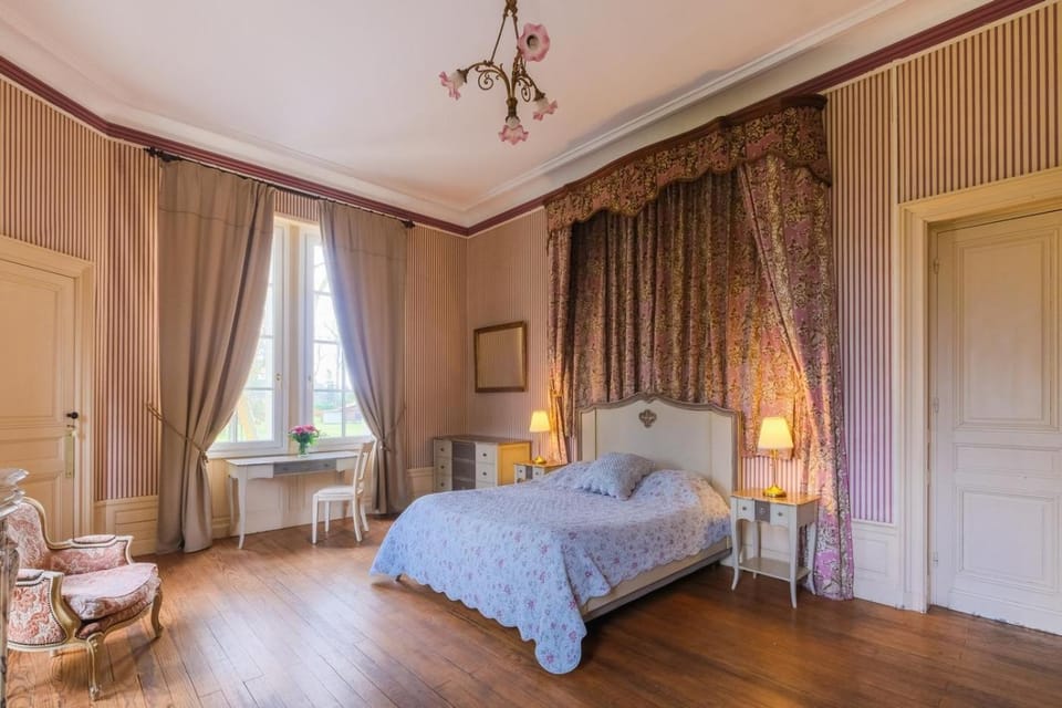 Bed, Coffee/tea facilities, View (from property/room), Photo of the whole room, Bedroom, towels