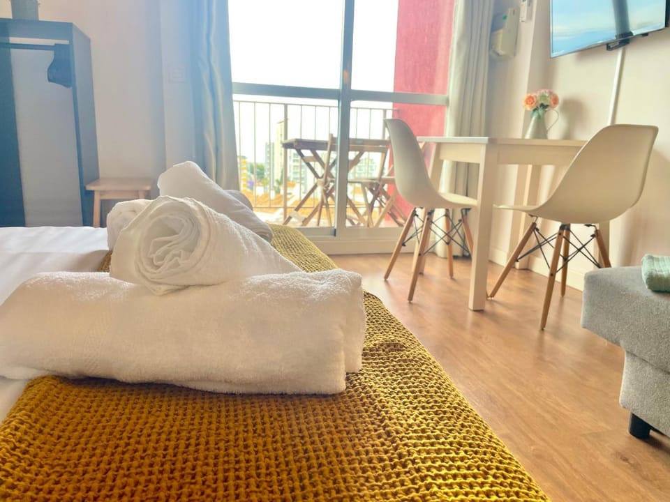 Bed, Living room, Photo of the whole room, Seating area, Bedroom, towels