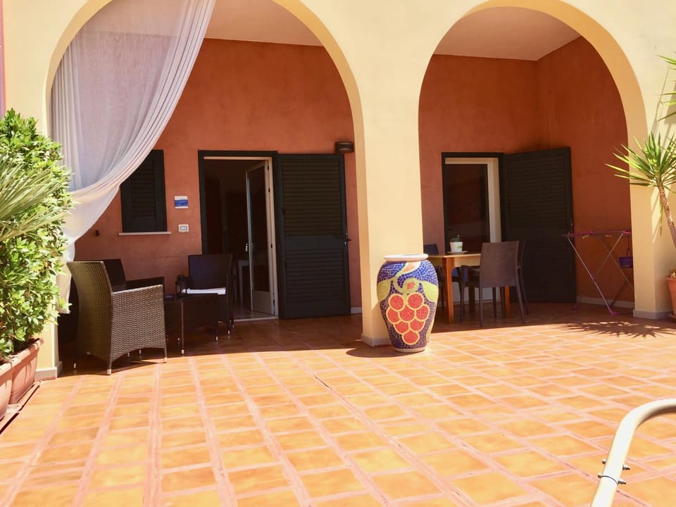 Patio, Facade/entrance, Balcony/Terrace