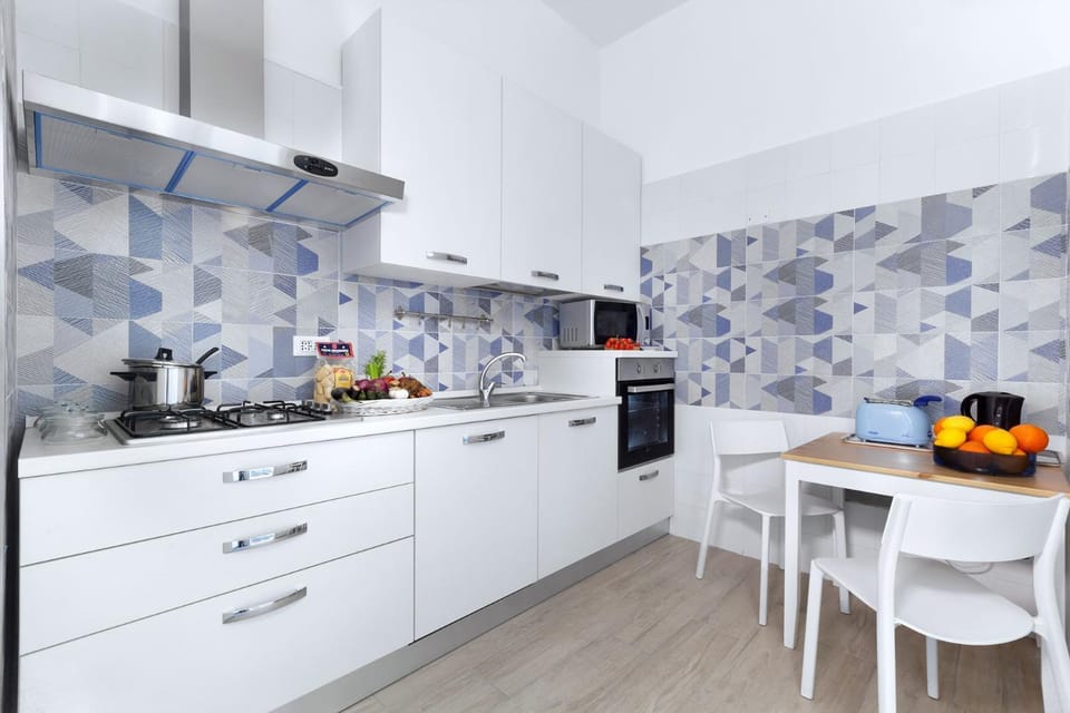 Kitchen or kitchenette, Kitchen or kitchenette