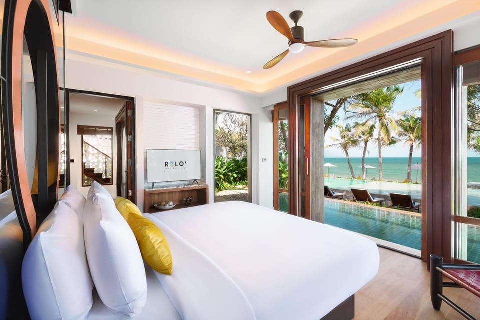 Bed, Bedroom, Sea view