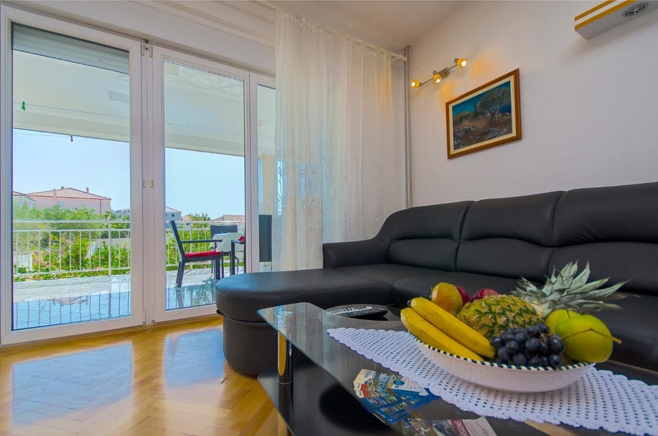 Apartments Maslina Apartment in Okrug Gornji