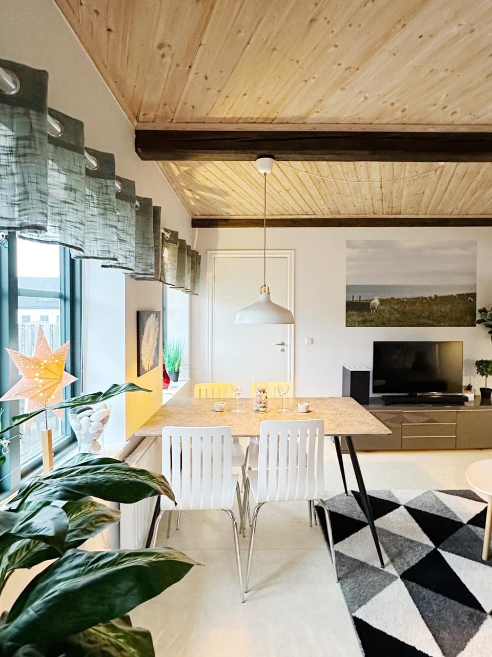 Living room, Dining area