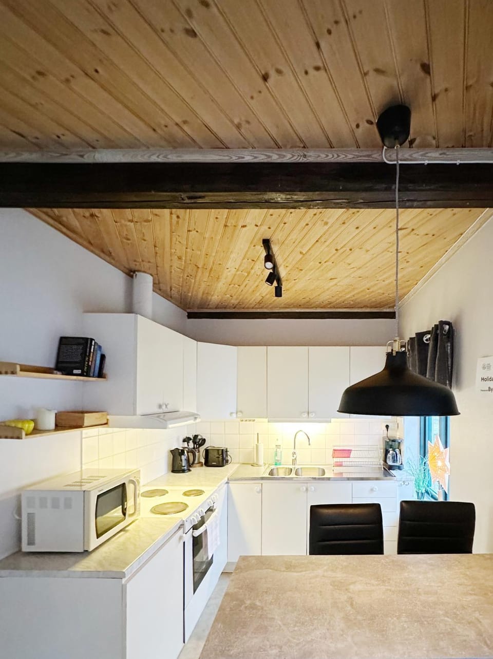 Kitchen or kitchenette, oven