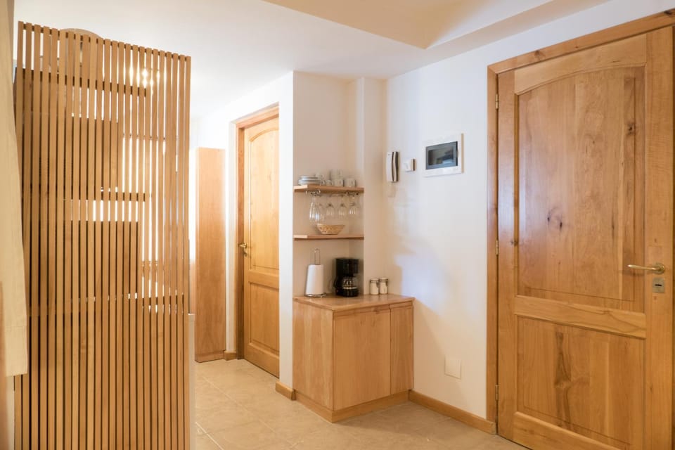 Kitchen or kitchenette, Photo of the whole room, Decorative detail