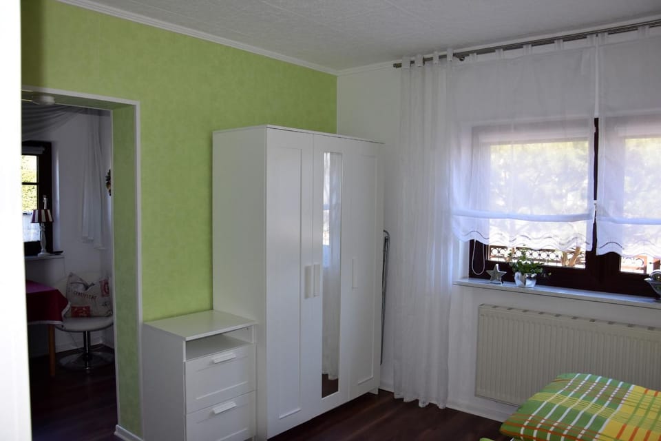 Photo of the whole room, Bedroom, wardrobe