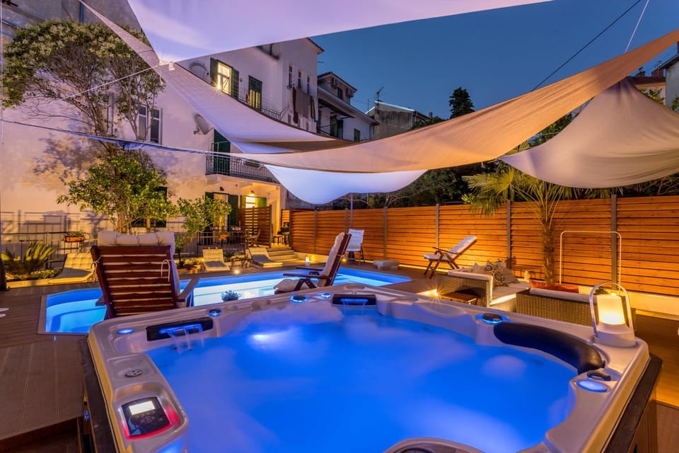 Evala luxury rooms with pool and garden Bed and Breakfast in Split