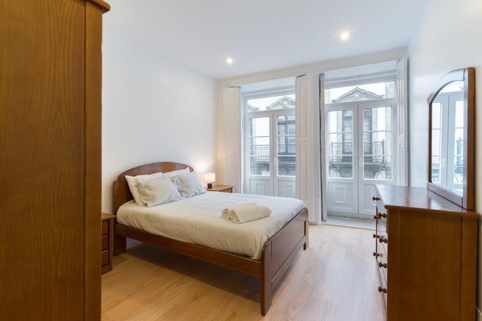 Balcony/Terrace, Bedroom, City view, Street view